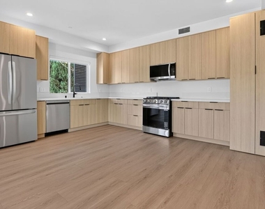 11302 Collins Street - Photo Thumbnail 2