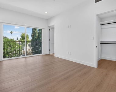 11302 Collins Street - Photo Thumbnail 10