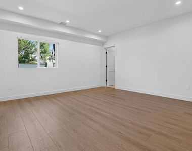 11302 Collins Street - Photo Thumbnail 21