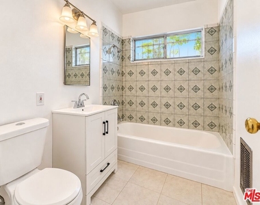 710 N Market Street - Photo Thumbnail 3