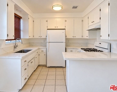 710 N Market Street - Photo Thumbnail 4