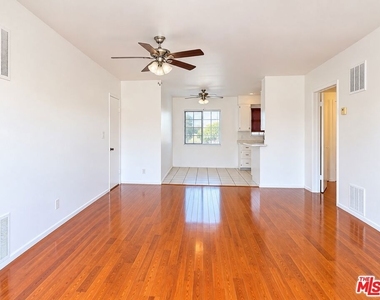 710 N Market Street - Photo Thumbnail 2