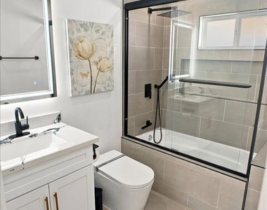 6522 Teesdale Avenue - Photo Thumbnail 17