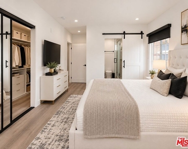 6522 Teesdale Avenue - Photo Thumbnail 8