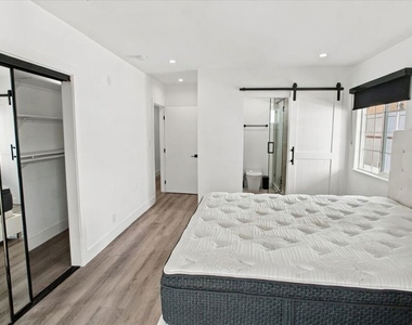 6522 Teesdale Avenue - Photo Thumbnail 9