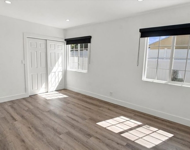 6522 Teesdale Avenue - Photo Thumbnail 12