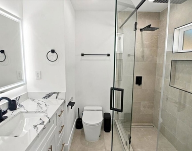 6522 Teesdale Avenue - Photo Thumbnail 10