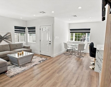 6522 Teesdale Avenue - Photo Thumbnail 2