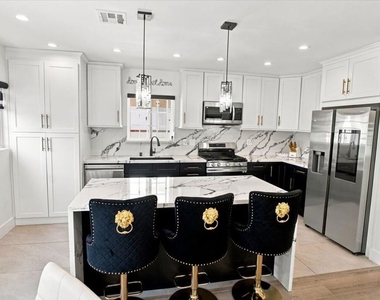 6522 Teesdale Avenue - Photo Thumbnail 4
