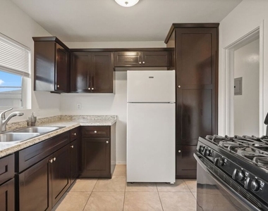 11810 Felton Avenue - Photo Thumbnail 10