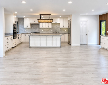 5308 Blanco Avenue - Photo Thumbnail 13
