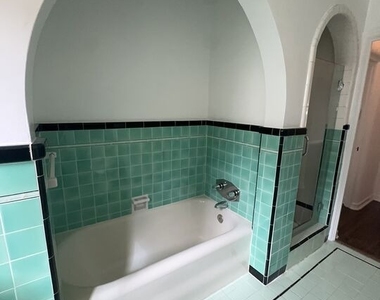 8210 Willoughby Avenue - Photo Thumbnail 8