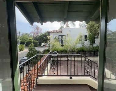 8210 Willoughby Avenue - Photo Thumbnail 3