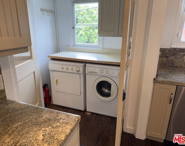8210 Willoughby Avenue - Photo Thumbnail 11