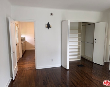 8210 Willoughby Avenue - Photo Thumbnail 12