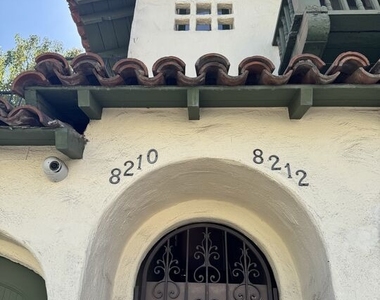 8210 Willoughby Avenue - Photo Thumbnail 10