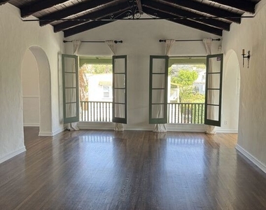 8210 Willoughby Avenue - Photo Thumbnail 1