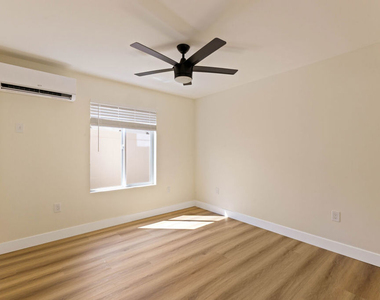 340 1/2 S. Avenue 56 - Photo Thumbnail 13