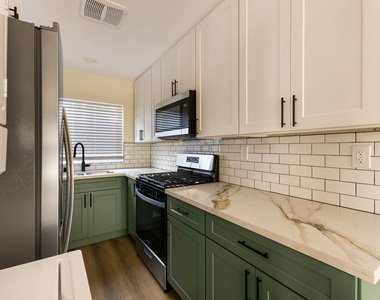 340 1/2 S. Avenue 56 - Photo Thumbnail 7