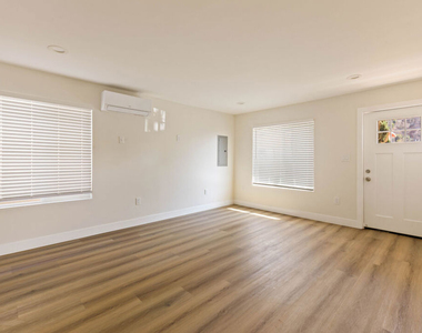 340 1/2 S. Avenue 56 - Photo Thumbnail 4