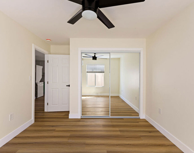 340 1/2 S. Avenue 56 - Photo Thumbnail 10