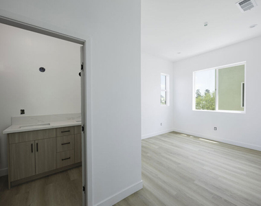 11225 Tiara Street - Photo Thumbnail 24