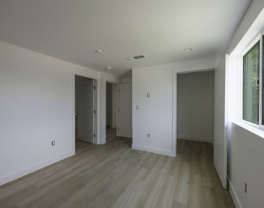 11225 Tiara Street - Photo Thumbnail 28