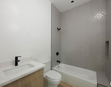 11225 Tiara Street - Photo Thumbnail 12
