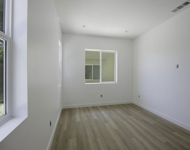11223 Tiara Street - Photo Thumbnail 23