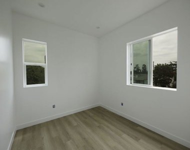 11223 Tiara Street - Photo Thumbnail 13