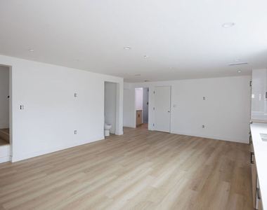 11223 Tiara Street - Photo Thumbnail 25