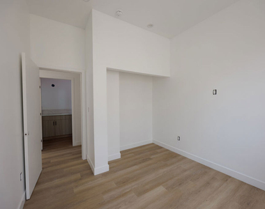 11223 Tiara Street - Photo Thumbnail 19