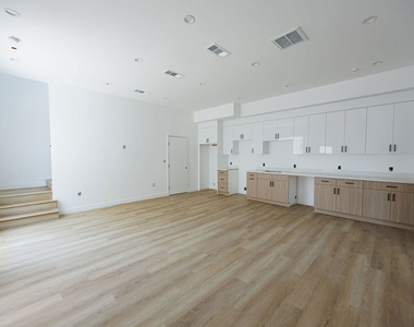 11223 Tiara Street - Photo Thumbnail 17
