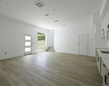 11223 Tiara Street - Photo Thumbnail 22