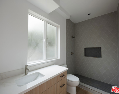 11223 Tiara Street - Photo Thumbnail 10