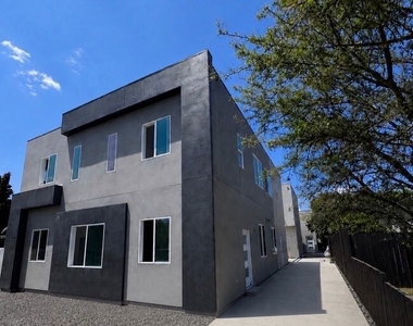 11223 Tiara Street - Photo Thumbnail 1
