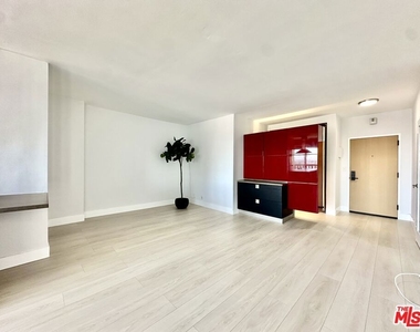 999 Doheny Drive - Photo Thumbnail 1
