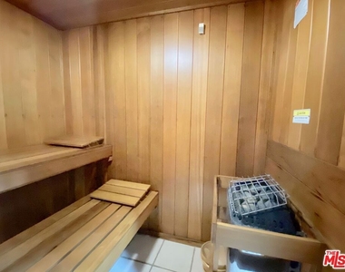 999 Doheny Drive - Photo Thumbnail 9