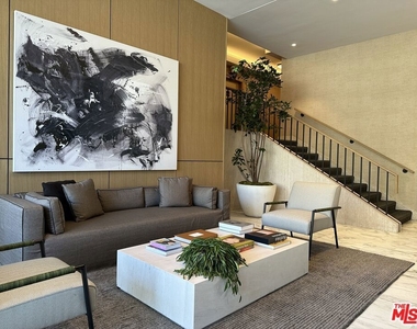 999 Doheny Drive - Photo Thumbnail 15