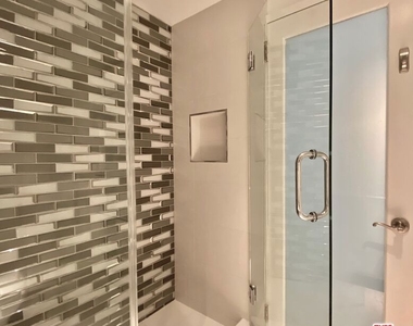 999 Doheny Drive - Photo Thumbnail 7