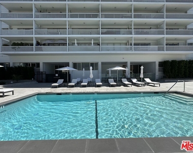 999 Doheny Drive - Photo Thumbnail 10