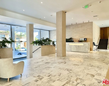 999 Doheny Drive - Photo Thumbnail 16