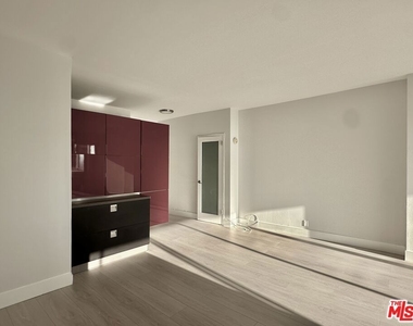 999 Doheny Drive - Photo Thumbnail 5