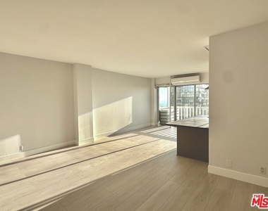999 Doheny Drive - Photo Thumbnail 4
