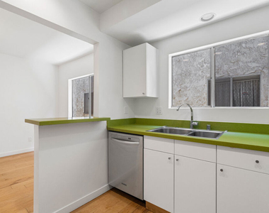 1828 Barry Avenue - Photo Thumbnail 16