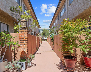 1828 Barry Avenue - Photo Thumbnail 37