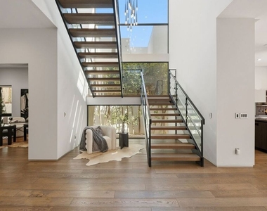 6252 Drexel Avenue - Photo Thumbnail 2