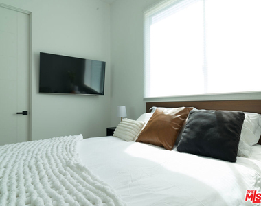 12713 Tiara Street - Photo Thumbnail 42
