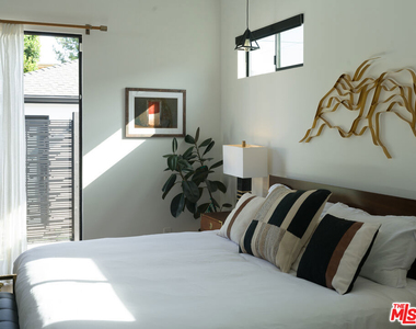 12713 Tiara Street - Photo Thumbnail 30
