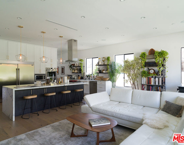12713 Tiara Street - Photo Thumbnail 7